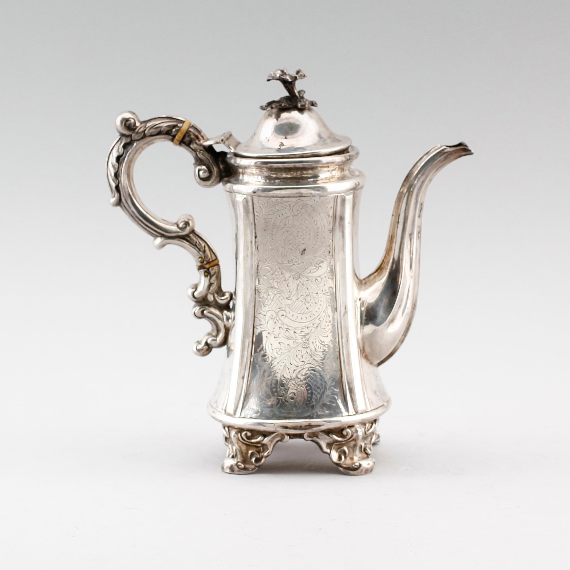 KAFFEKANNA, silver, Carl Nyström, Stockholm, 1850. Vikt ca 562 g.