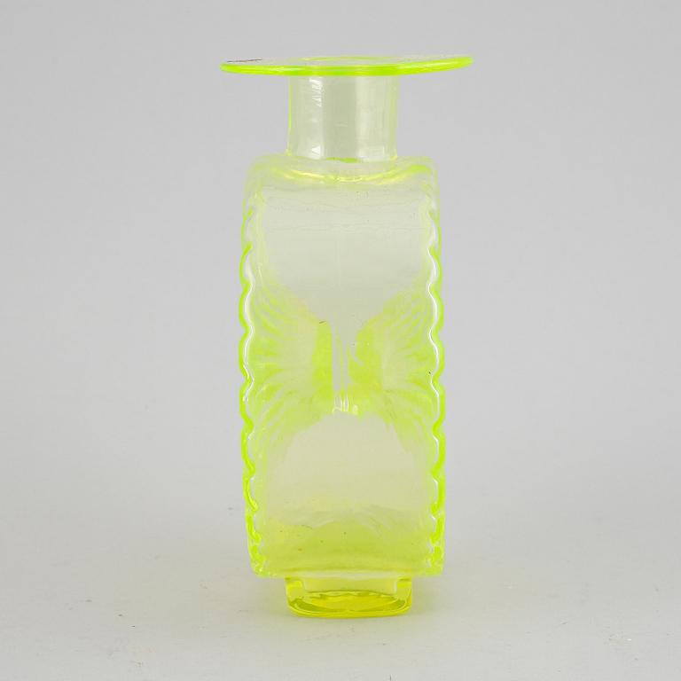 HELENA TYNELL, a sun glass bottle for Riihimäen Lasi Oy. In production 1964-1974.