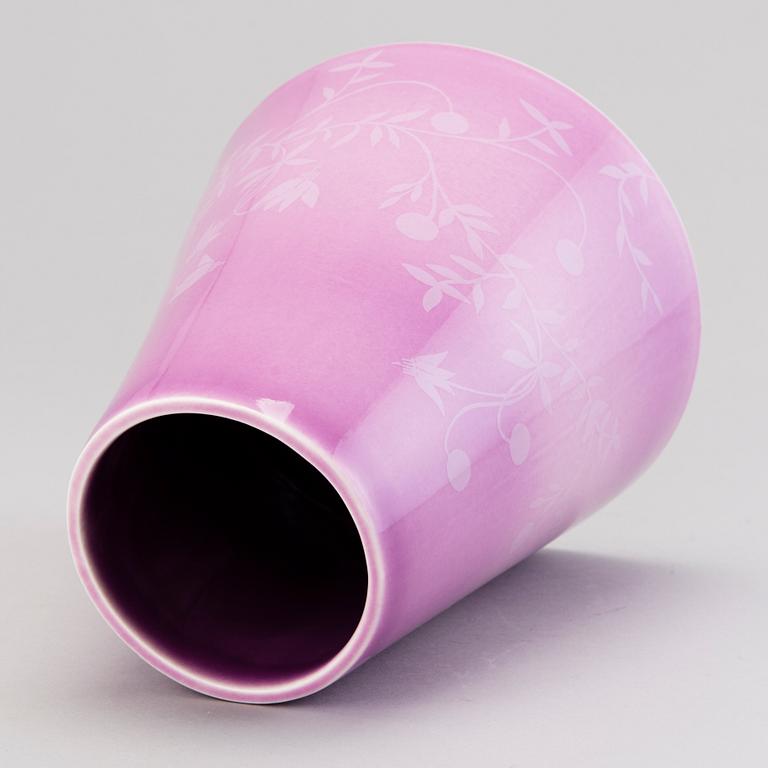 HEINI RIITAHUHTA,  a 'Pink cranberry' porcelain vase signed Heini Riitahuhta 2005.