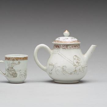 TEKANNA samt KOPP, porslin. Qingdynastin, Yongzheng (1723-36).