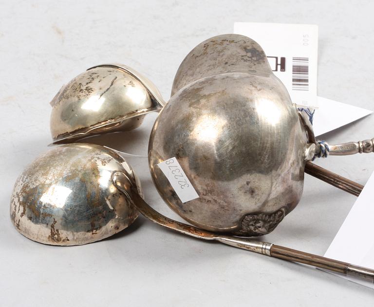 SOPPSLEV SAMT BÅLSLEVAR, 3 st, silver, otydl stämplar, 1800/1900-tal.