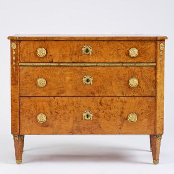 A late Gustavian burr-alder commode, early 19th century.