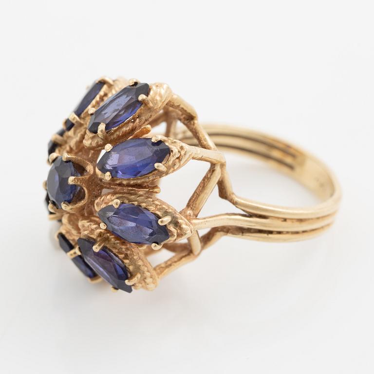 Ring, 14K gold with blue stones.