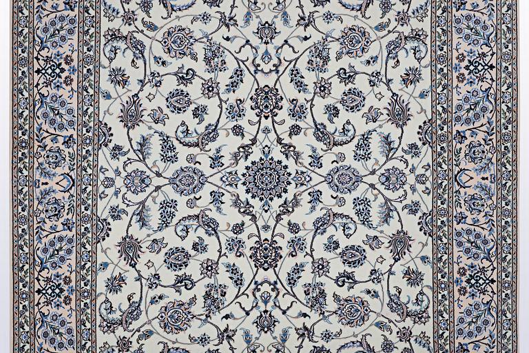 A carpet, Nain, part silk, 6 Laa, ca 301 x 203 cm.