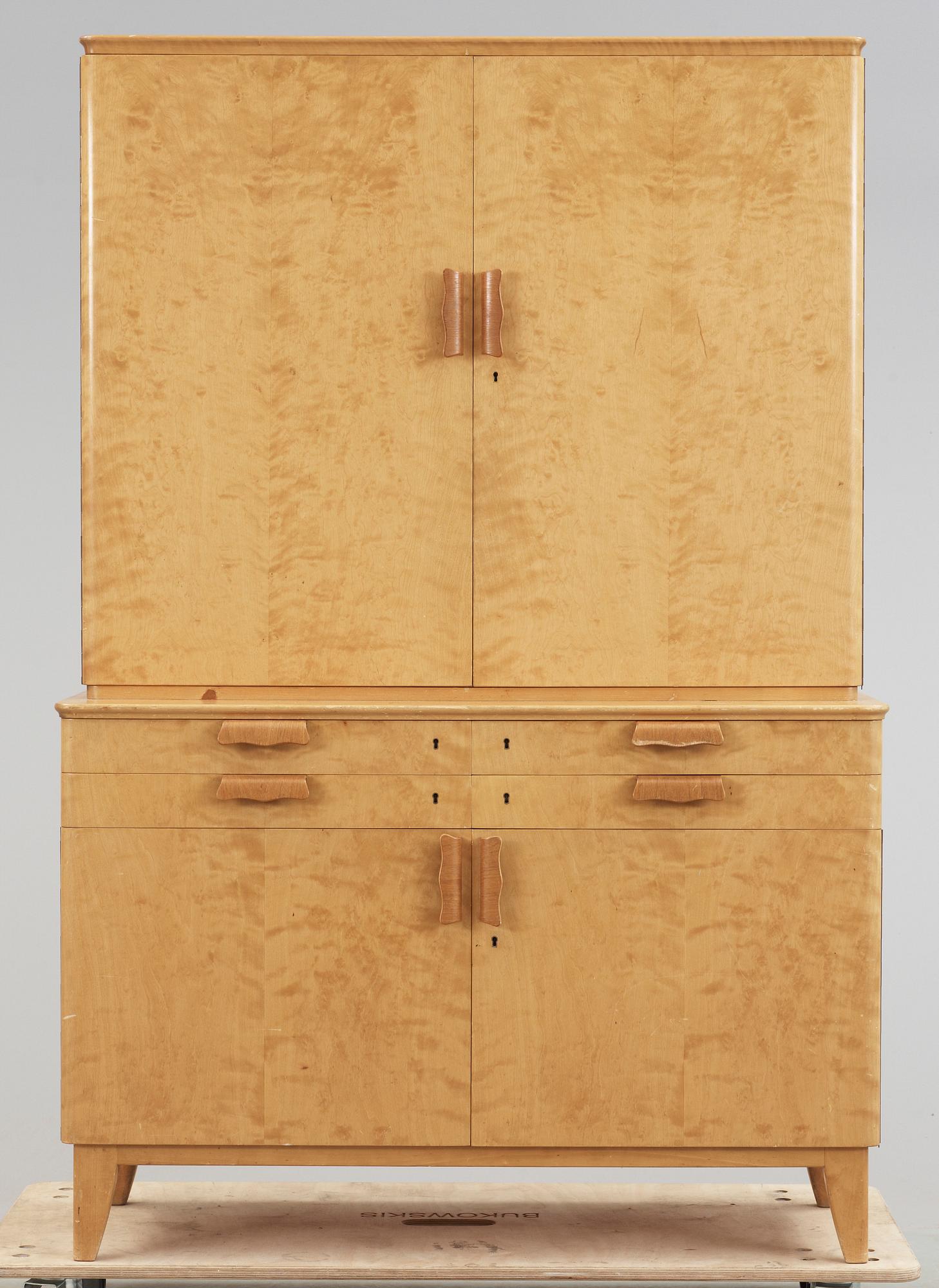 SKÅP, möjligen Axel Larsson, Svenska Möbelfabrikerna, Bodafors, 1940-tal.