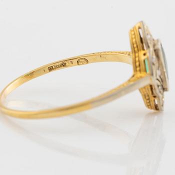 Ring, guld med rosenslipade diamanter och grön paste.