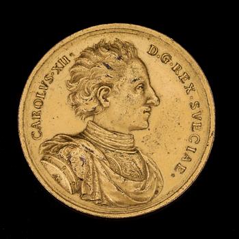 A gilded medal in memory of the battle at Fraustadt 1706 with the portrait of the Swedish King, Karl XII.