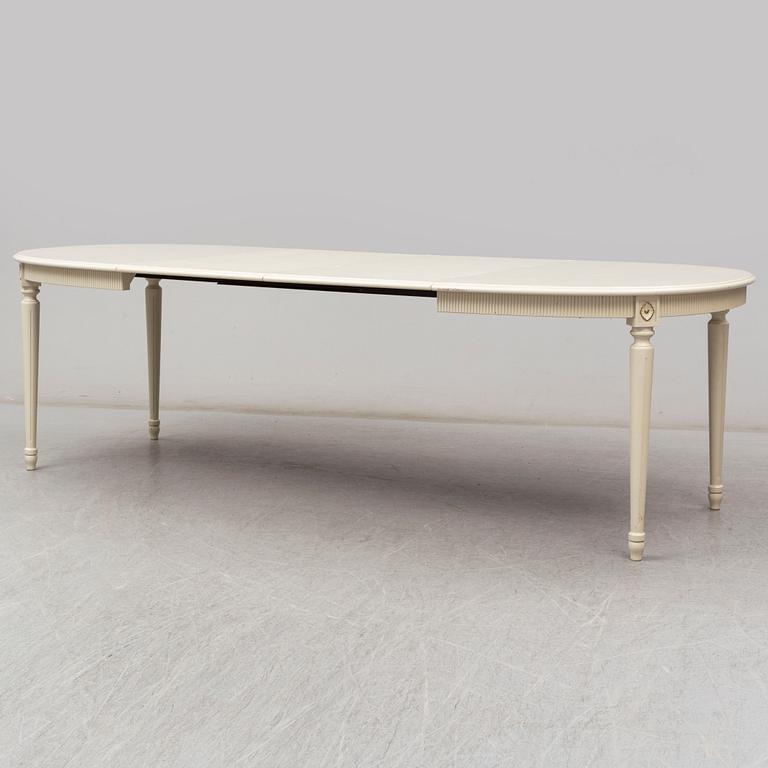 A dining table and 4 chairs, second half of the 20th century. 2 leaves included.