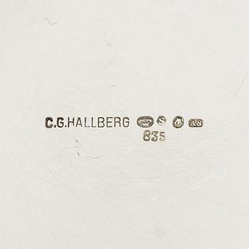 A silver coffee pot, cream jug and sugar bowl, Swedish import mark of CG Hallberg, Stockholm 1927.