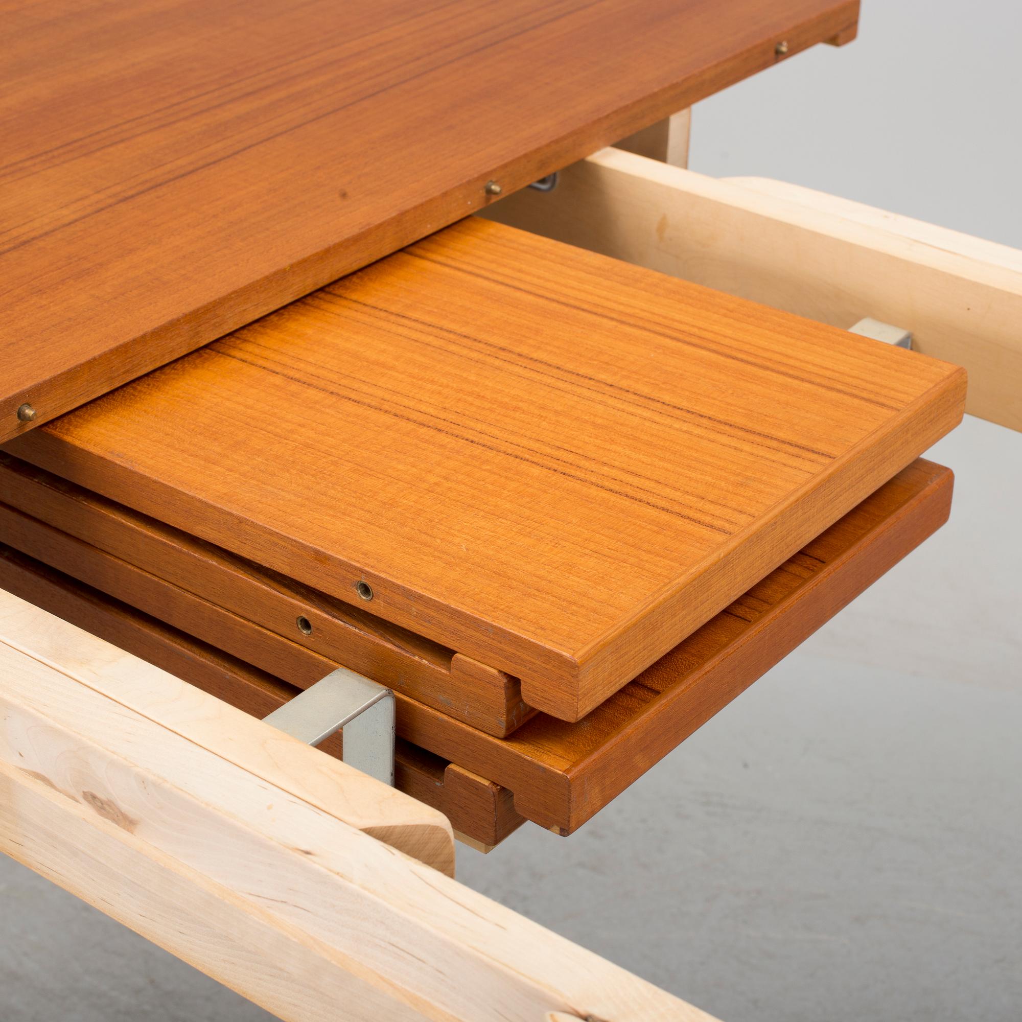 MATBORD, Nils Jonsson för Bra Bohag, 1960-tal. Med 2 iläggsskivor.