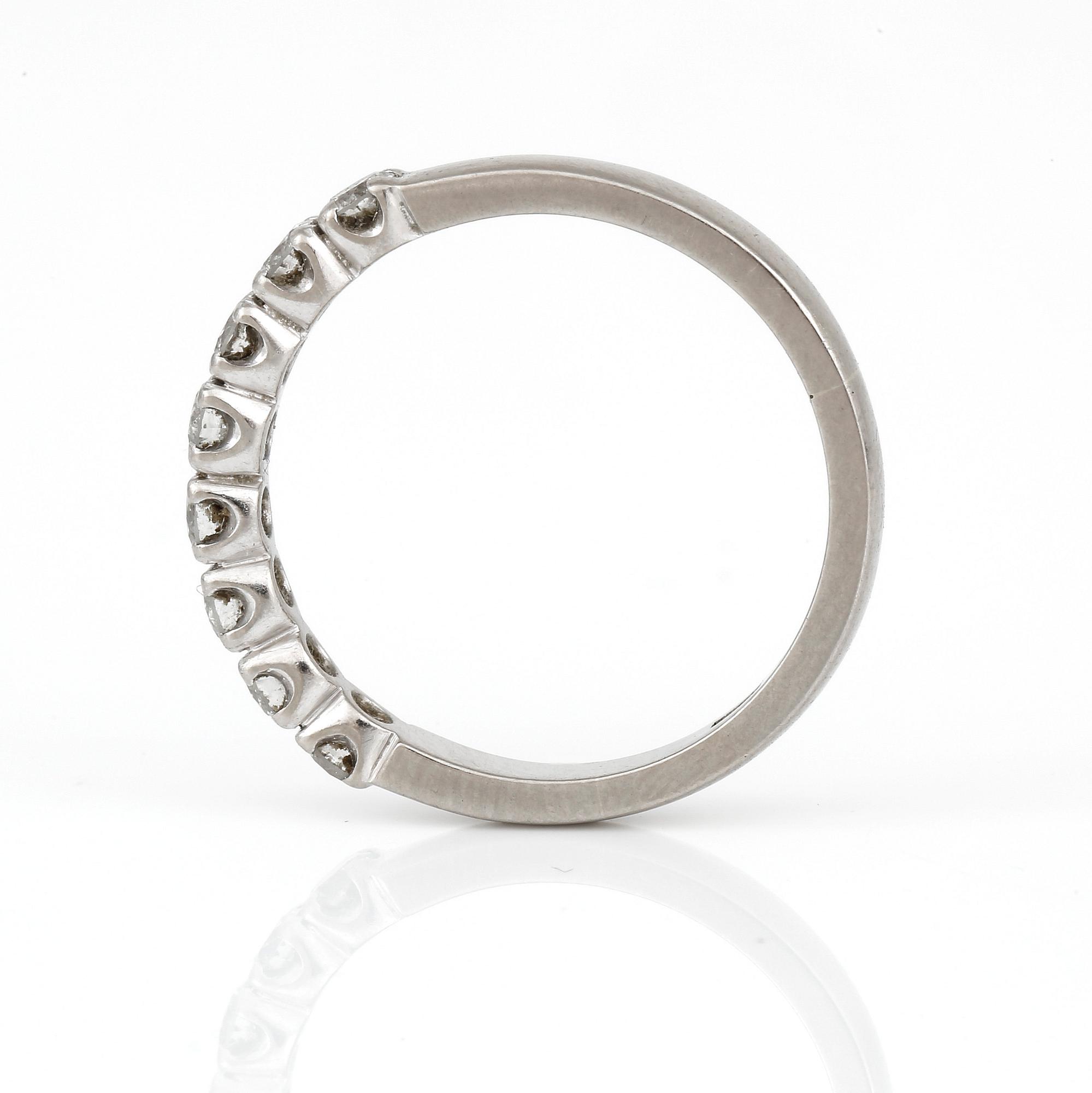 HALVALLIANSRING, med briljantslipade diamanter totalt ca 0,48 ct, Carlman, Stockholm, 1971.