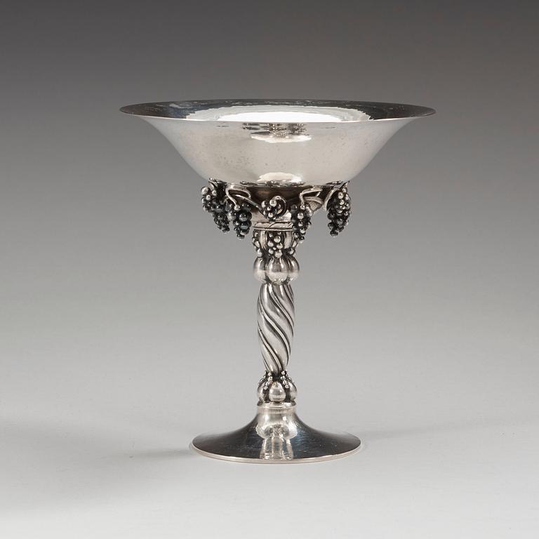 A Georg Jensen 830/1000 silver bowl, Copenhagen 1921, design nr 263.