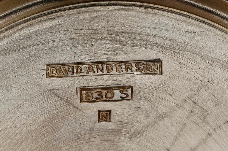 BÄGARE, 3 st, silver, bl a David Andersen, Norge och K G Markströms Guldsmeds AB 1943. Tot 502 g.