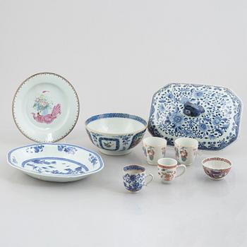 Nine pieces of Chinese porcelain, Qing dynasty, 18th-19th century.