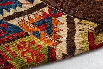 Matto, antique/semi-antique Anatolian kilim, ca 292-301 x 125-135 cm.