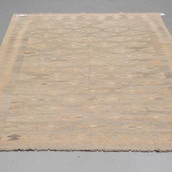 A kilim rug 228 x 158 cm.