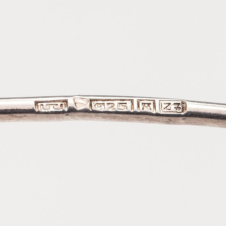 Jorma Laine, Halsband, sterlingsilver. Kultateollisuus, Åbo 1974.