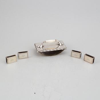 Atelier Borgila, 4 tändsticksfodral samt läskpappersvagga, silver, Stockholm 1922 samt 1939.