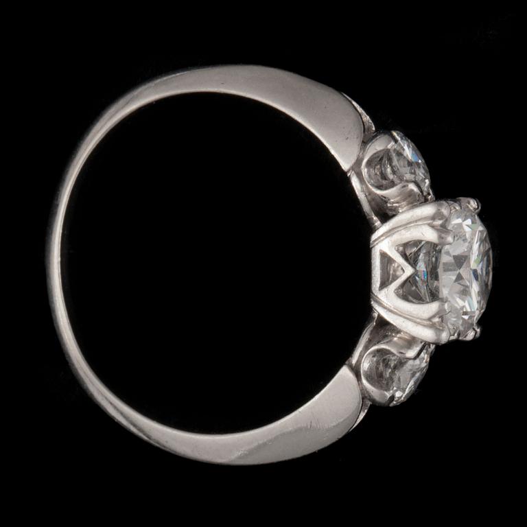 A diamond, circa 1.25 cts in total, ring.