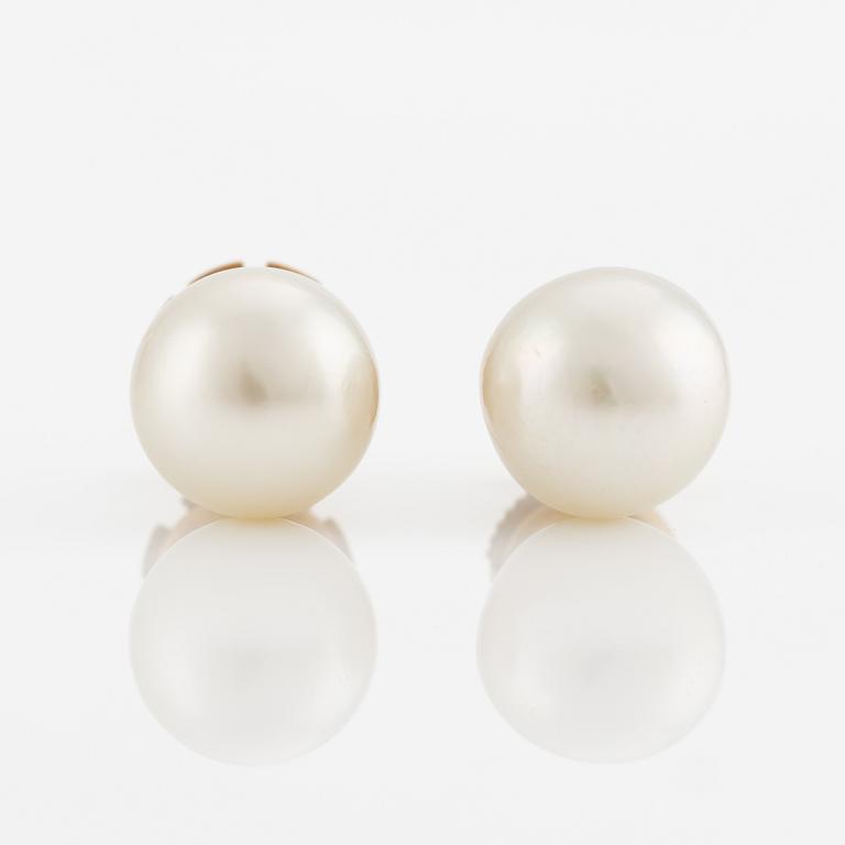 Earrings, 18K gold with cultured pearls.