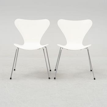 Arne Jacobsen, a set of six 'Sjuan' chairs, Fritz Hansen, Denmark, 1990s.