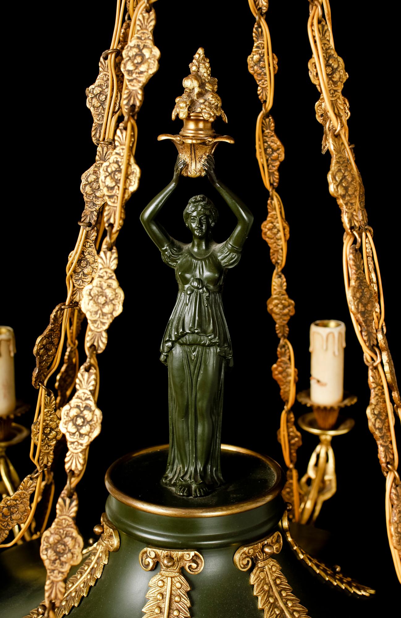TAKAMPEL, empirestil, 1900-talets första hälft. H ca 75.