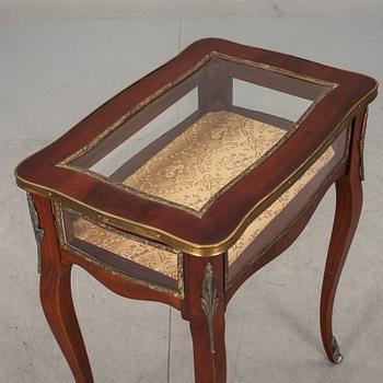 MONTERBORD, rokokostil. 1900-tal.