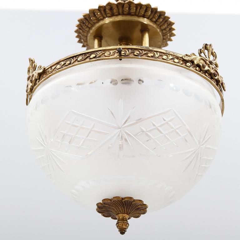 TAKLAMPA, gustaviansk stil, 1900-tal. Höjd 42 cm.