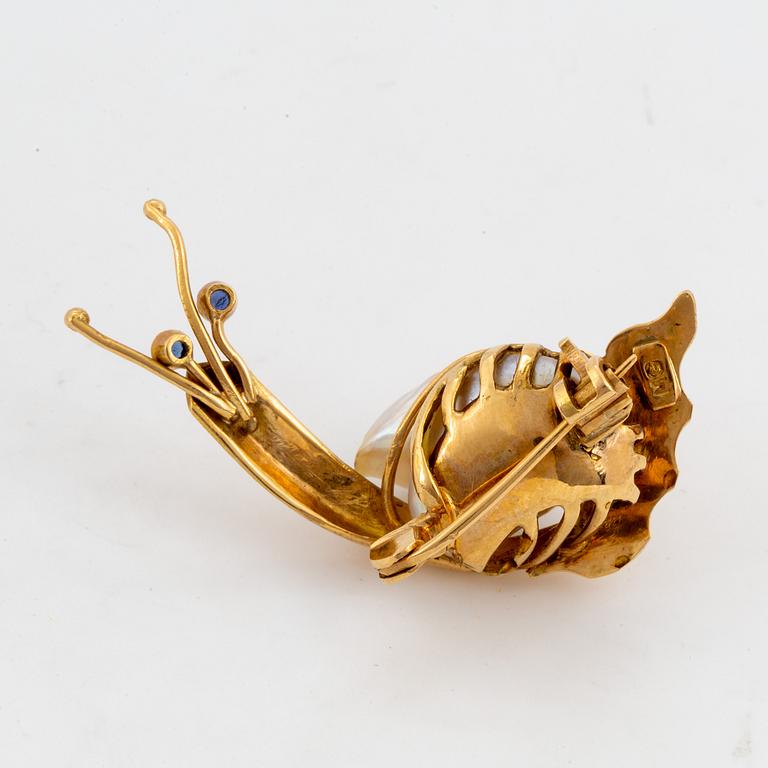 Gold and pearl snail brooch.