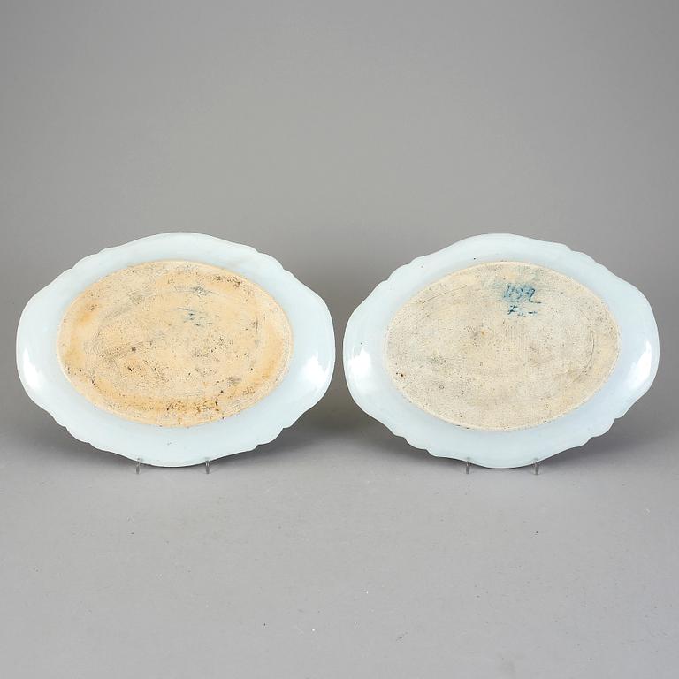 STEKFAT 2 st, porslin, Kina, Qianlong (1736-1795).