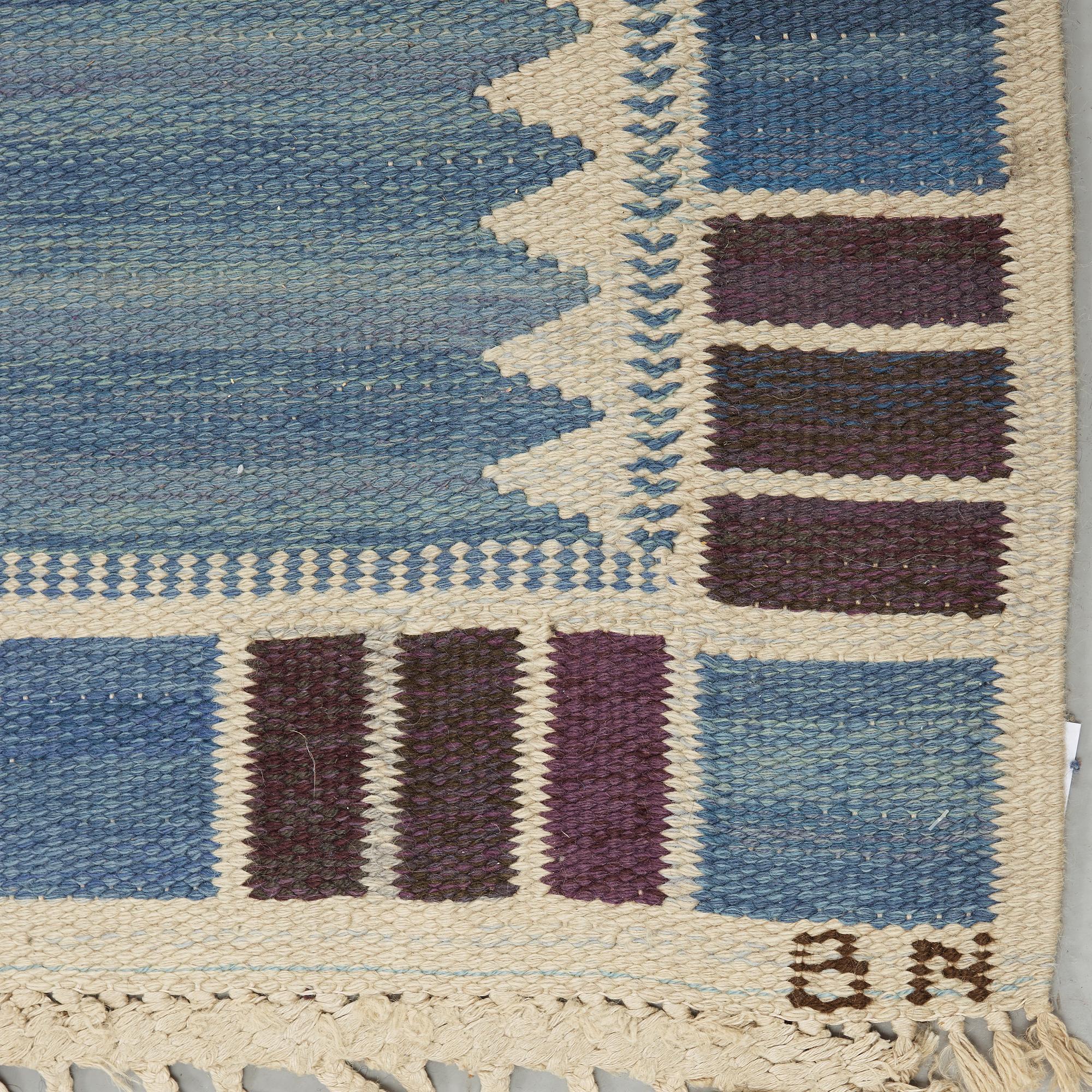 BARBRO NILSSON, matta, rölakan, "Salerno blå med enkel bård", 319,5 x 224 cm, signerad AB MMF BN.