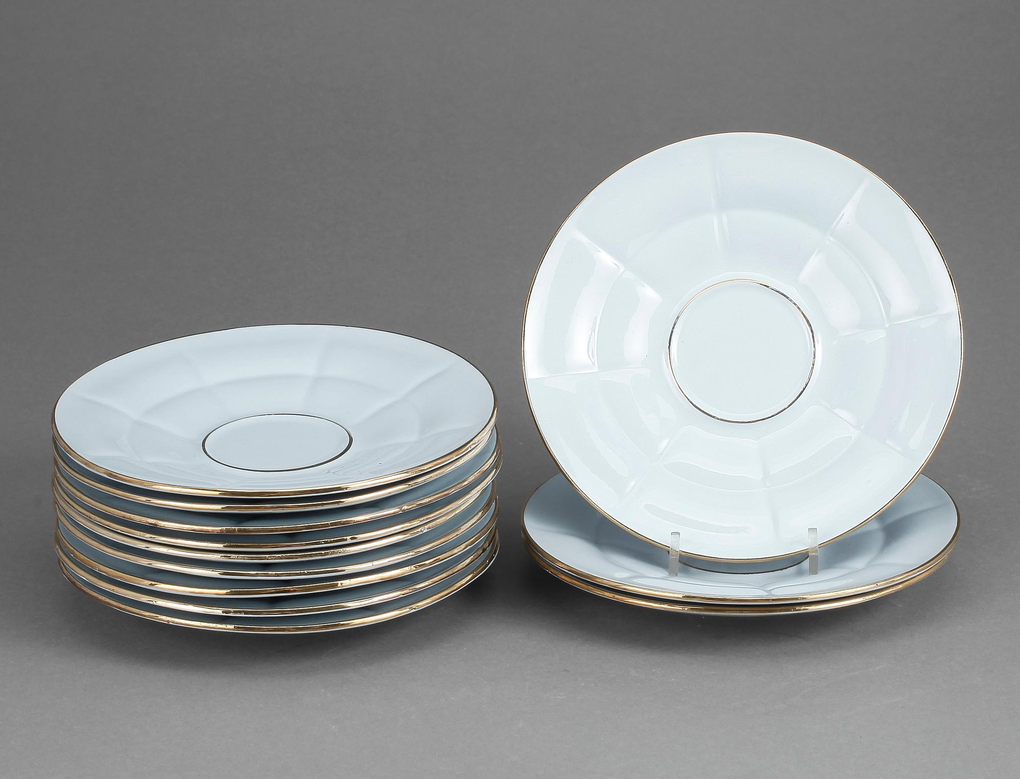 A tea set "Grand" by Arthur Percy for Gefle /Upsala-Ekeby porcelain factory. 15 pieces. Designed in 1930.