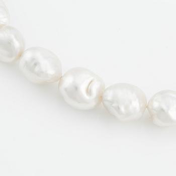 A Gaudy necklace with cultured South Sea pearls, a platinum bracelet, and two clasps.