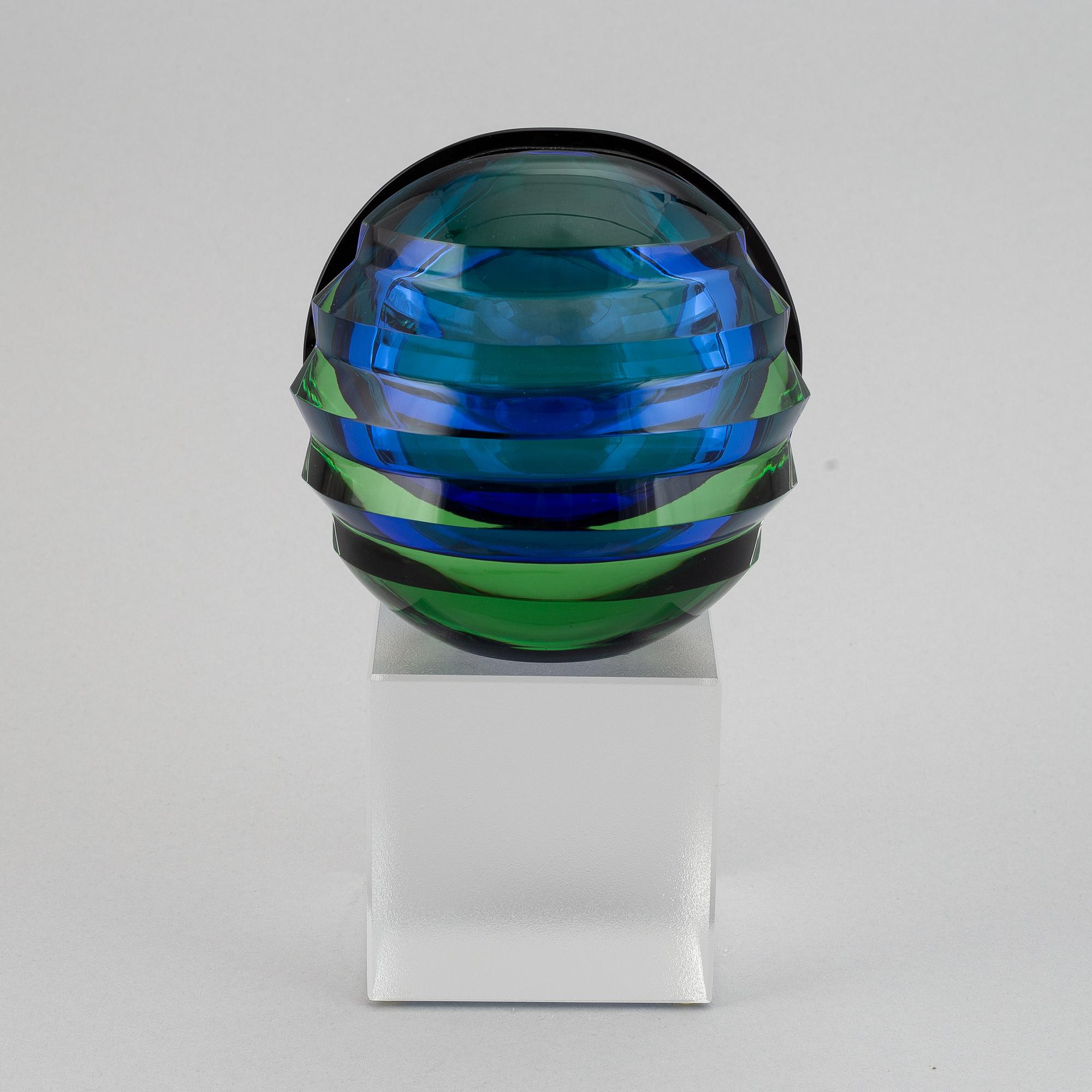 Erika Lagerbielke, skulptur, "Mer eller mindre" glas, Orrefors, signerad och numrerad 4/15.