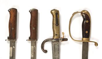 BAJONETTER, 3 st, samt POLISSABEL,1800/1900-tal.