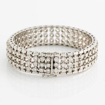 Bracelet 18K white gold with round brilliant-cut diamonds.