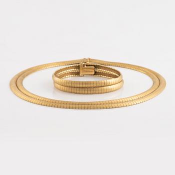 Necklace and bracelet, 18K gold. Italian marks.
