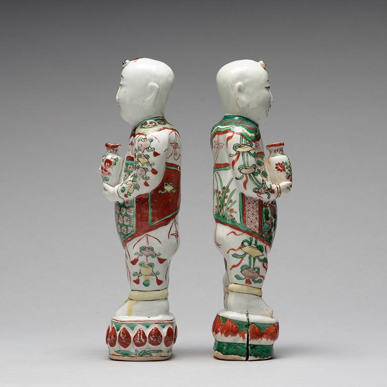 FIGURINER, två stycken, porslin. Qingdynastin, Kangxi (1662-1722).