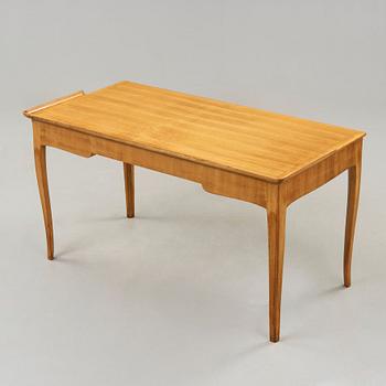 Carl Malmsten, a mid 20th century mahogany desk, cabinetmaker Jörgen Andersson, Djursholm, Sweden.