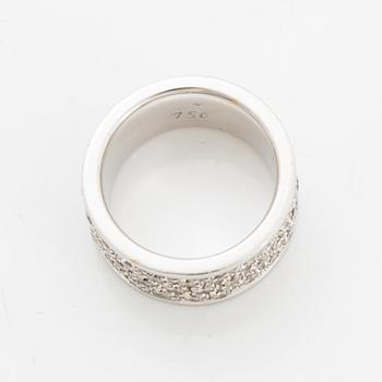 Brilliant-cut diamond ring.