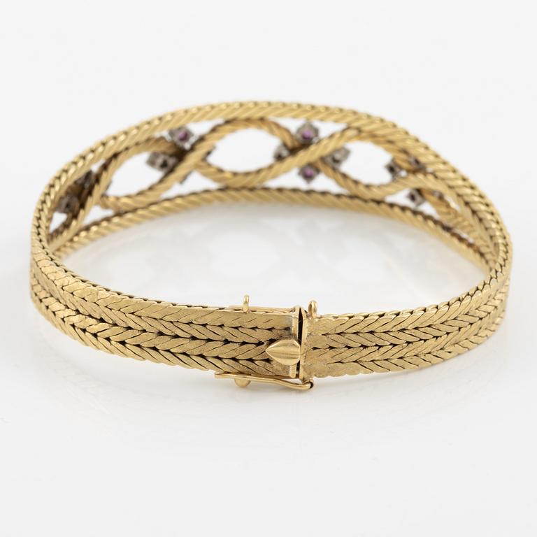 Bracelet 18K gold with rubies and brilliant-cut diamonds.