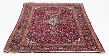 A rug, semi-antique/old, Kashan, ca 213 x 130 cm.