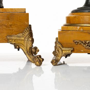 Bordsgarnityr, 3 delar, 1900-talets början. Empirestil.