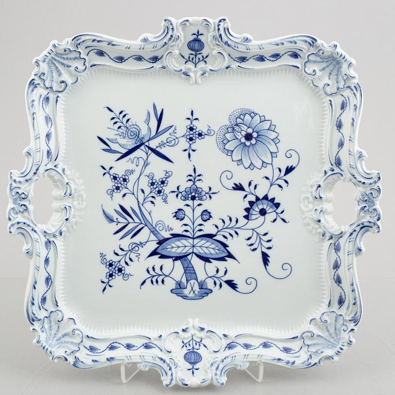 29 pieces of a "Zwiebelmuster" porcelain service, Meissen, Germany.