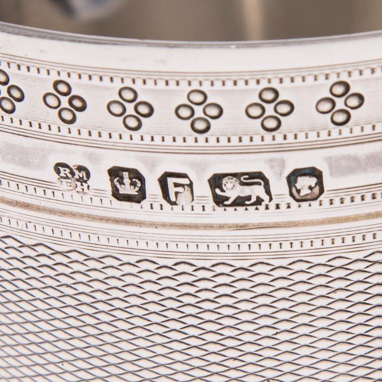 GRÄDDSNÄCKA, silver, Martin Hall & Co, Sheffield 1872. Vikt 138,8 g.