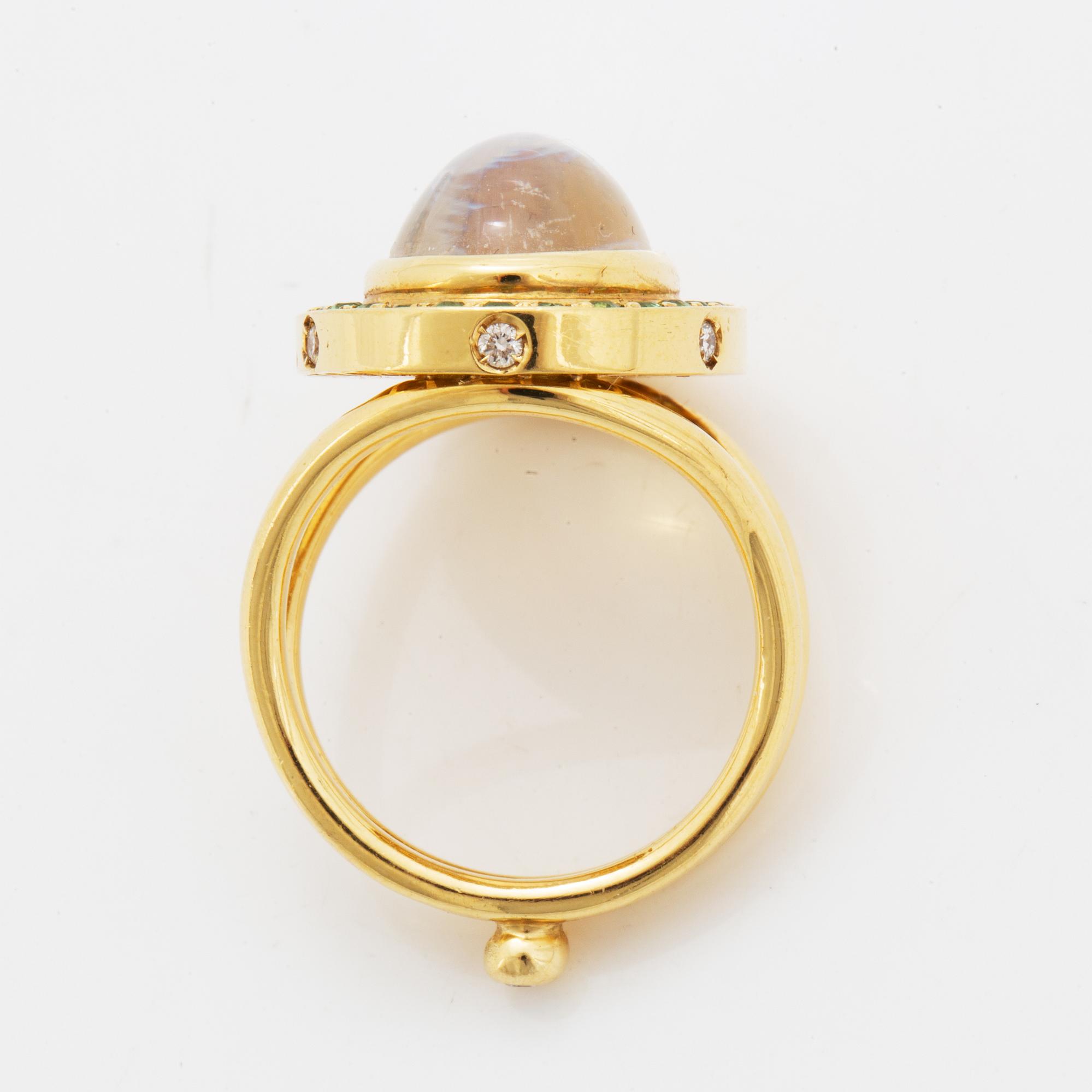 Temple St. Clair, ring, 18K gold with cabochon-cut moonstone, peridot and brilliant-cut diamond ring.