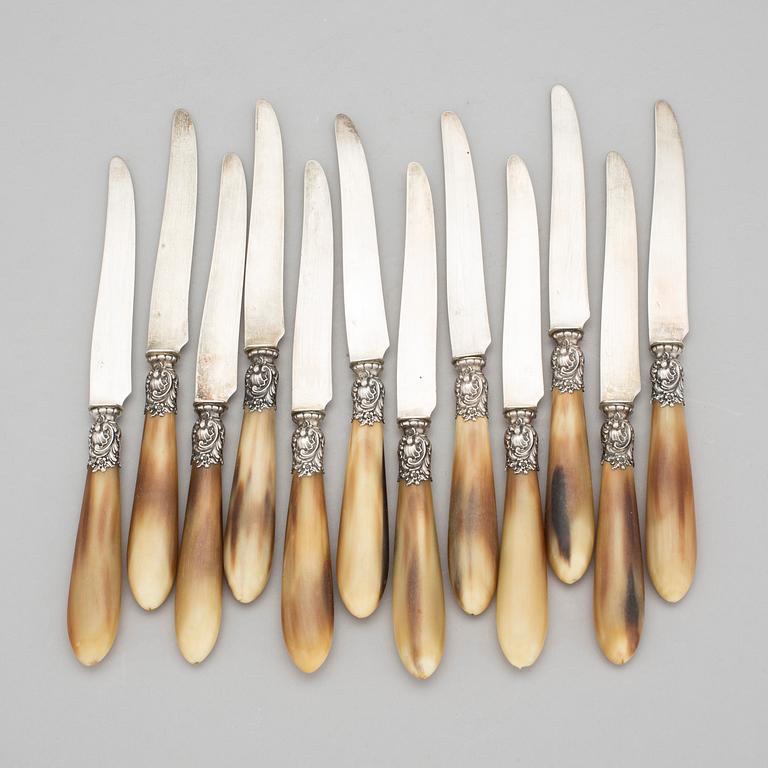 FRUKTKNIVAR, 12 st, silver och horn, Paul Canaux & Cie, 1892-1911, Paris. Total vikt 386 g.