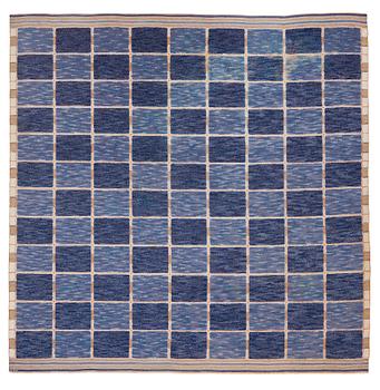 CARPET. "Rutig blå halvflossa". Knotted pile in relief. 374,5 x 369,5 cm. Signed MMF.