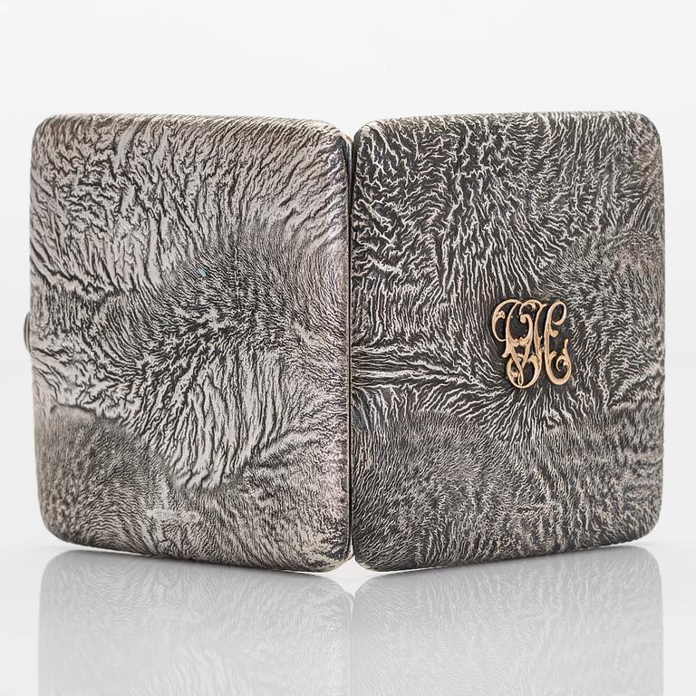 Savukekotelo, hopea, samorodok-tekniikka, Turku 1947 sekä nuuskapurkin kansi, ruotsalaiset leimat 1987.