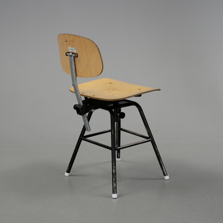 ARBETSSTOL, industri, 1900-talets andra hälft.